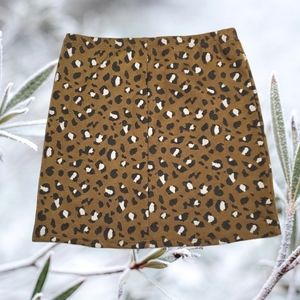 Women Forever 21 leopard print mini skirt.